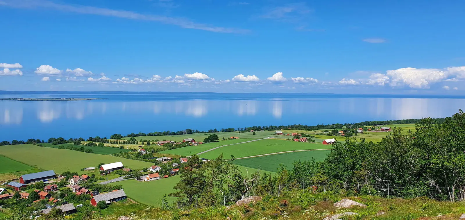 Da geht's einmal herum! Der Vätternsee ist der zweitgrößte See Schwedens