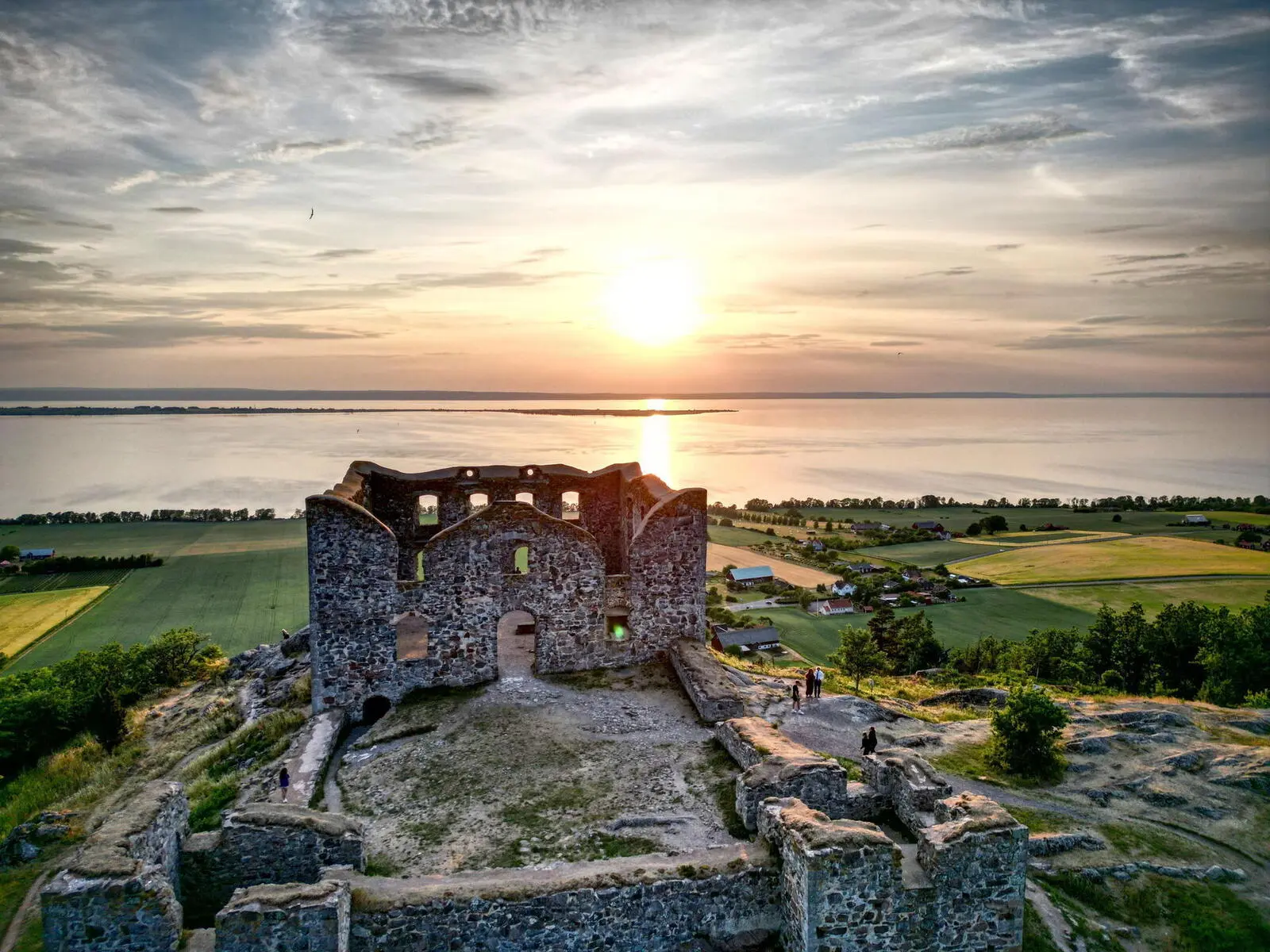 Vorbei an der Festung Brahehus bei Gränna