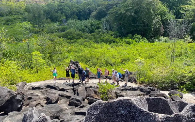 Wanderung über die einzigartigen Granitfelsen des Archipels