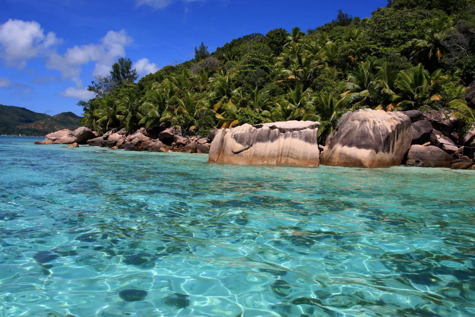 Idyllische Stellen wie diese sind typisch für die Insel La Digue