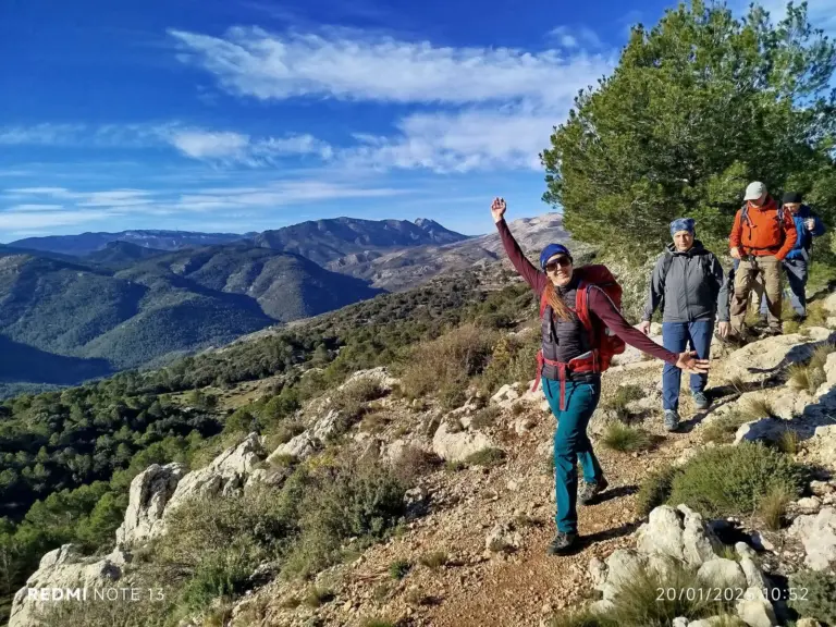 Zu Fuß erkunden Sie mit Sara die ungezähmte Sierra de Aitana