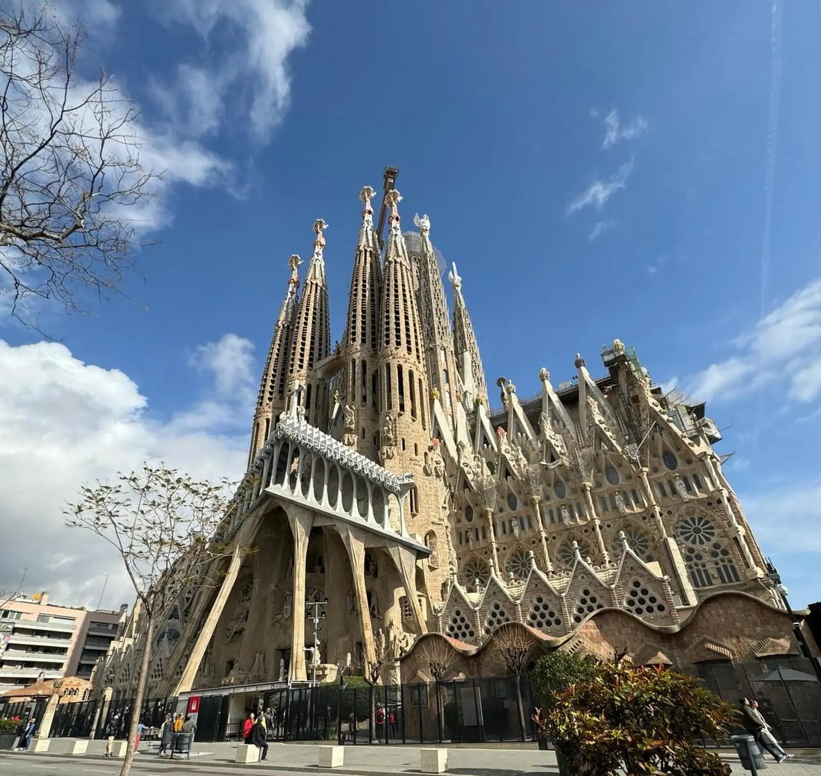 Seit 1882 im Bau soll die Basilika Sagrada Familia 2030/2032 fertiggestellt sein. 
