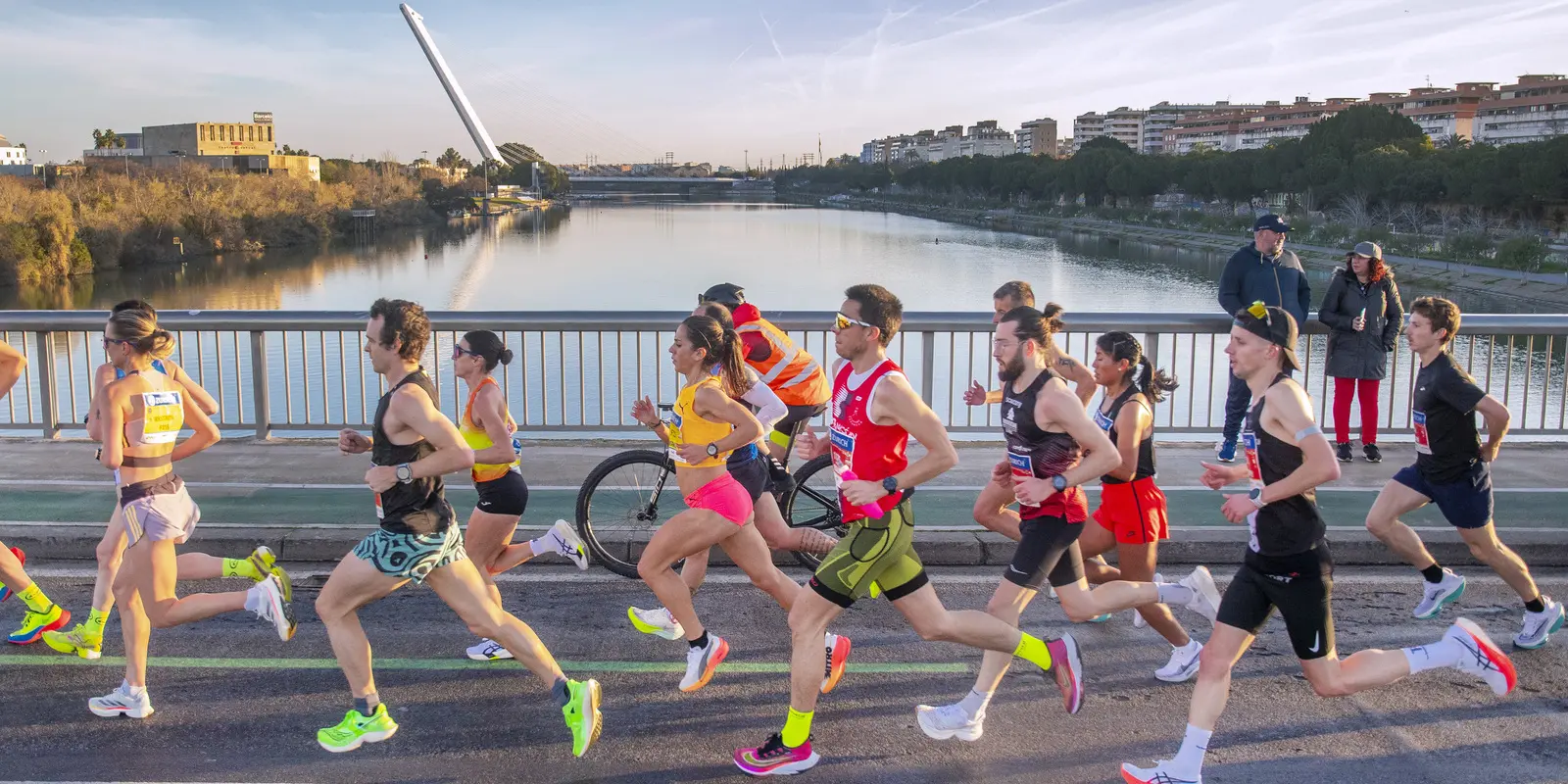 Zwei Brücken prägen die Strecke entlang des markanten Flusses Guadalquivir.