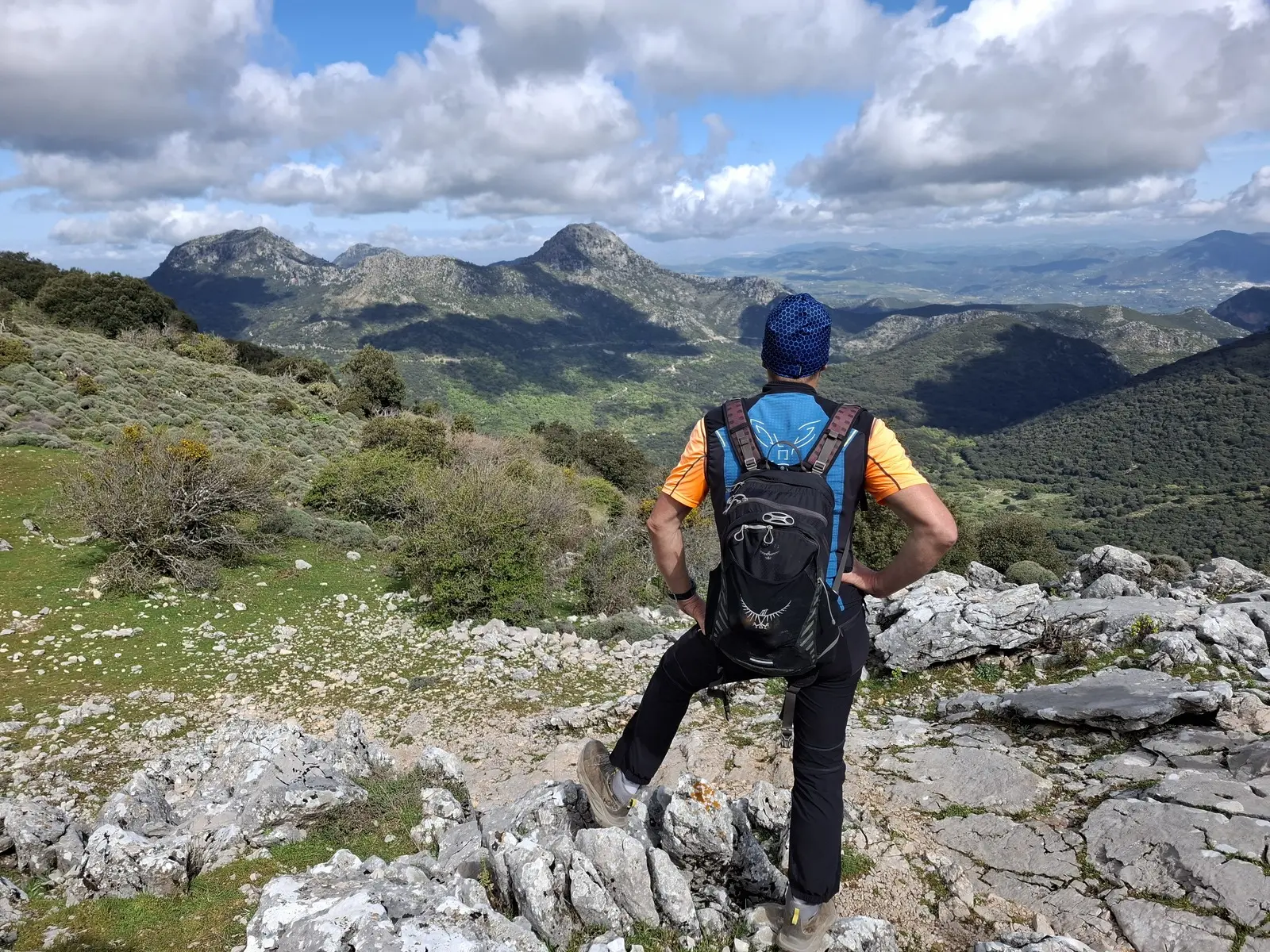 Leichte, mittelschwere Touren auf Wanderpfaden, über Stock und Stein...  