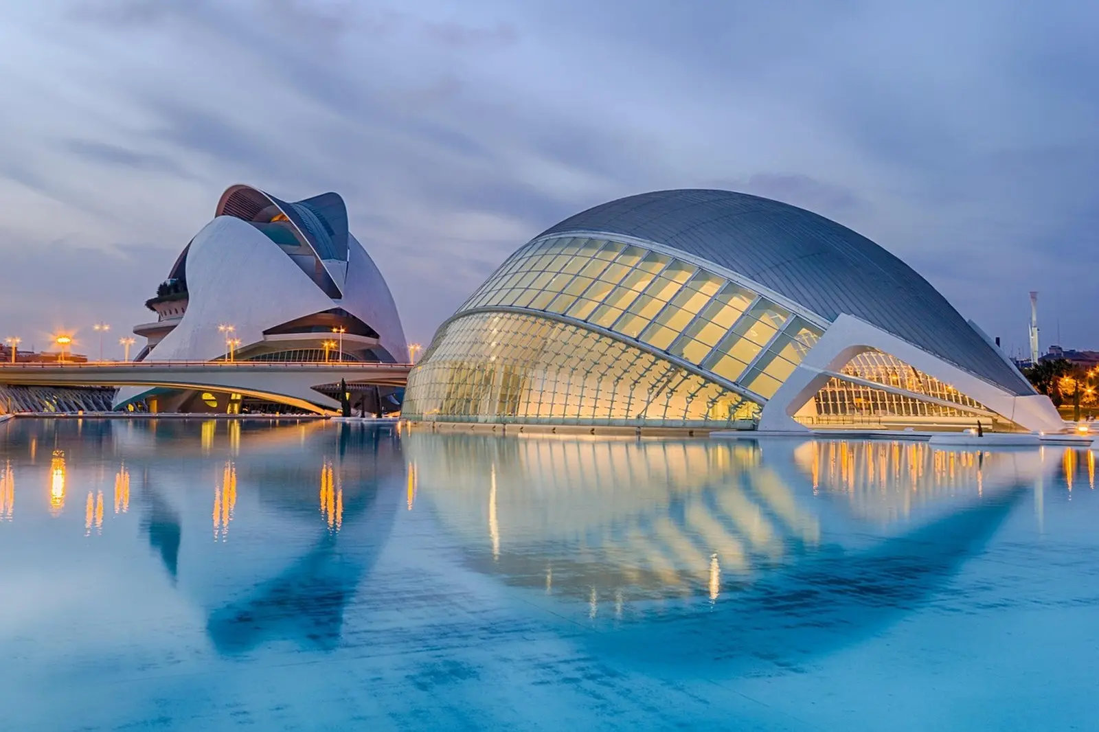 Ein futuristisches und architektonisches Konglomerat aus Gebäuden
