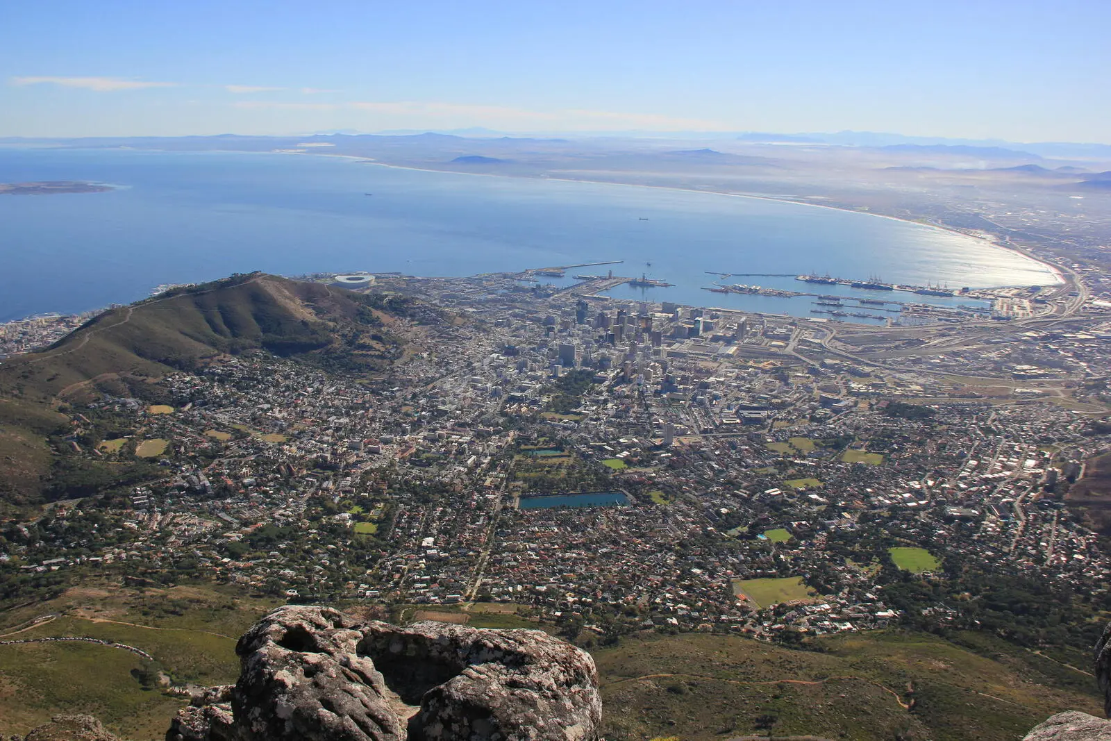 Vom Tafelberg genießt man spektakuläre Aussichten.