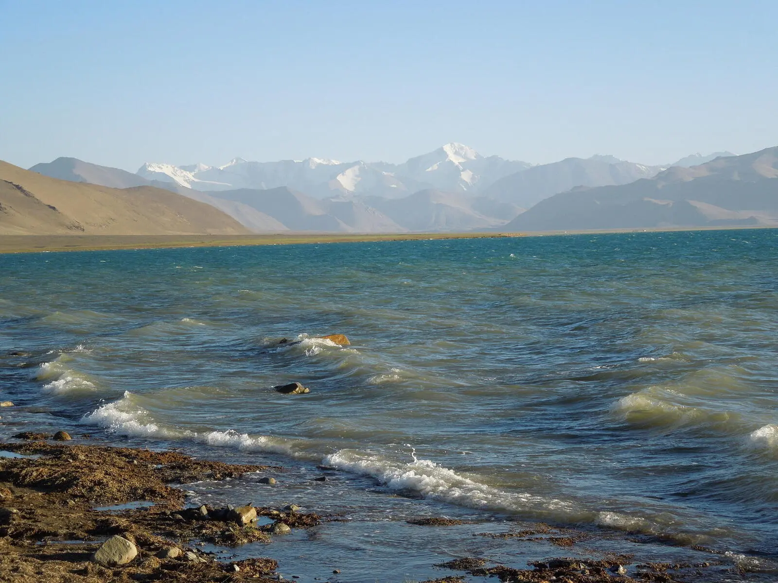 Am Ufer des Karakul Sees - der Pamir lässt viel Zeit zum träumen!