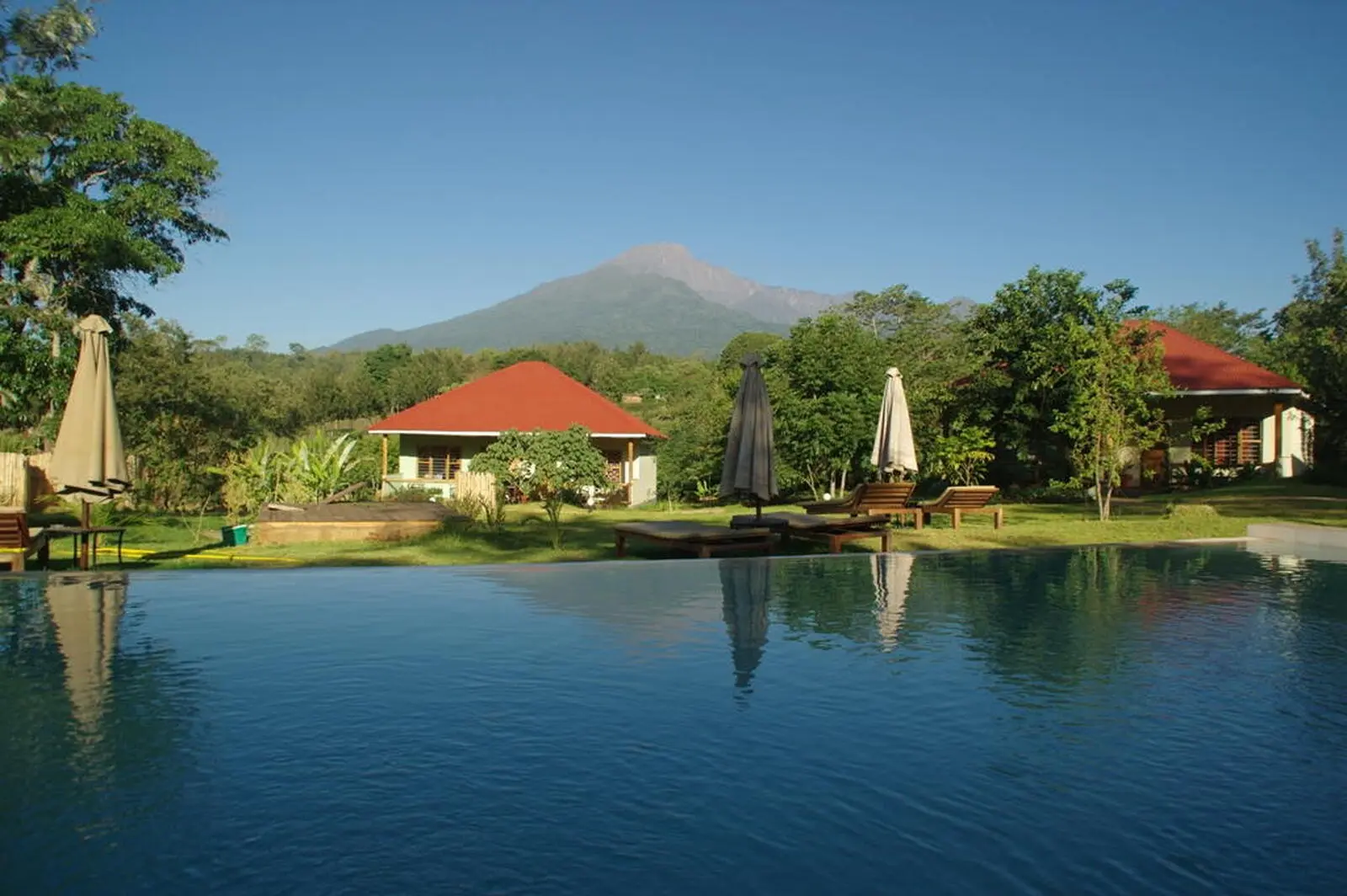 Ihre Anfangs- und Endlodge "African View Lodge" mit Mt. Meru-Blick