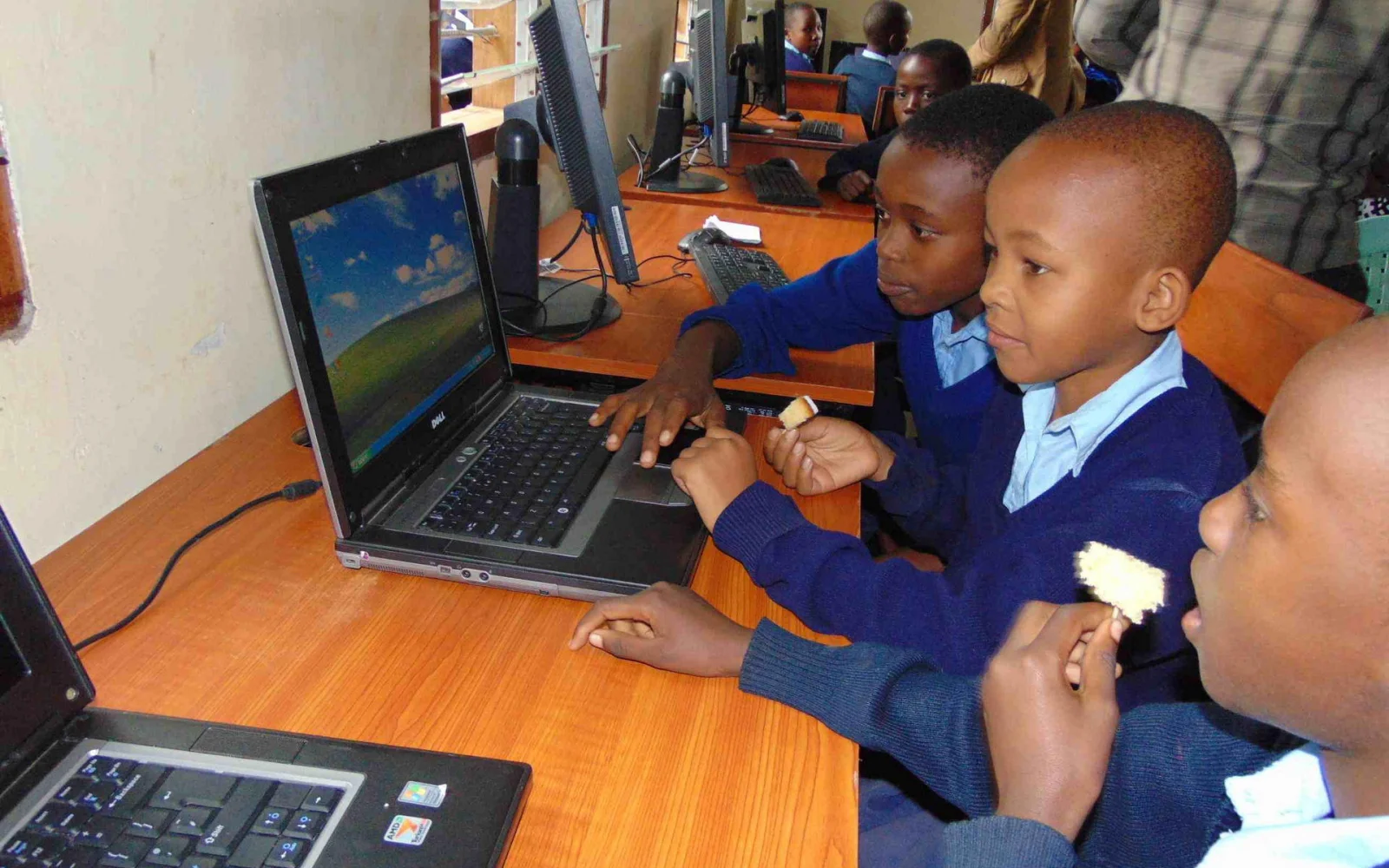 Ab Februar 2015 Computerausbildung an dem Dorfgemeinschaftszenrum für die Schüler der Grundschule Nambala