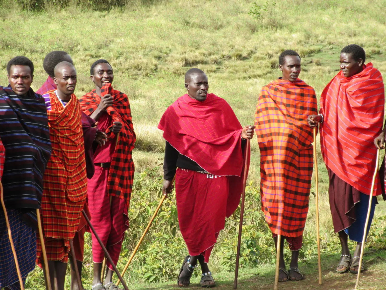 Den Ngorongoro-Kraterrand erwandern Sie geführt von Massais