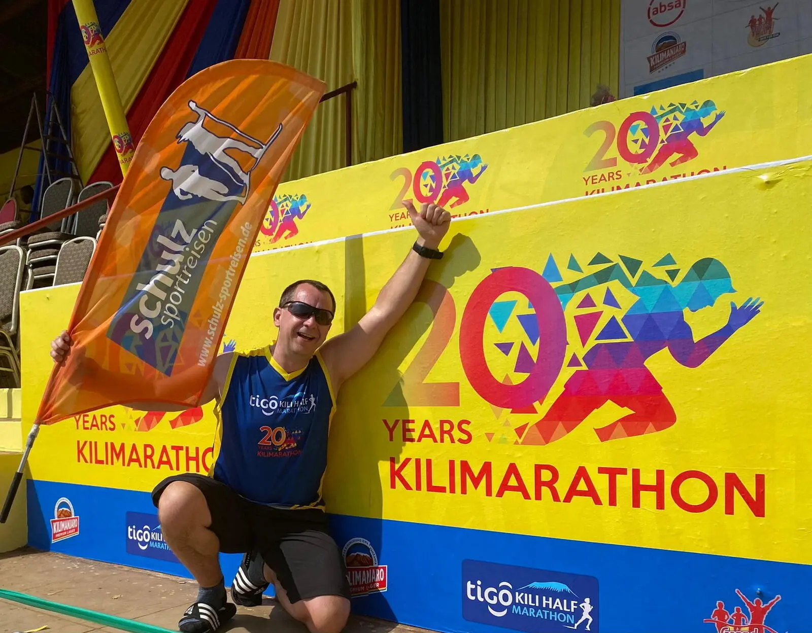 Volle Power beim Kilimanjaro Marathon - laufen mit dem Kili im Rücken und dem Ziel vor Augen 