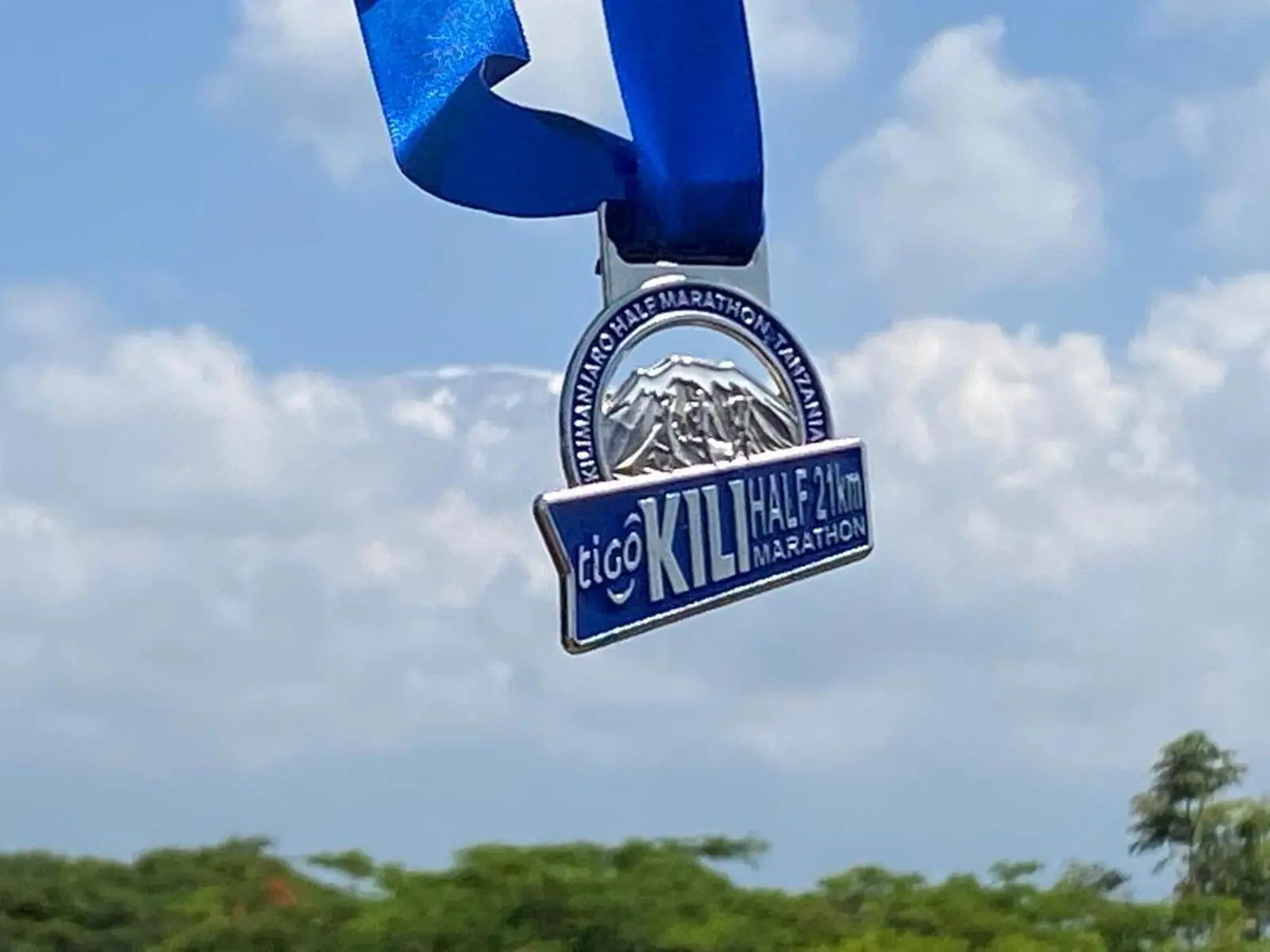 Erkämpft. Verdient. Getragen - die Kili Medaille, Symbol des Triumphs