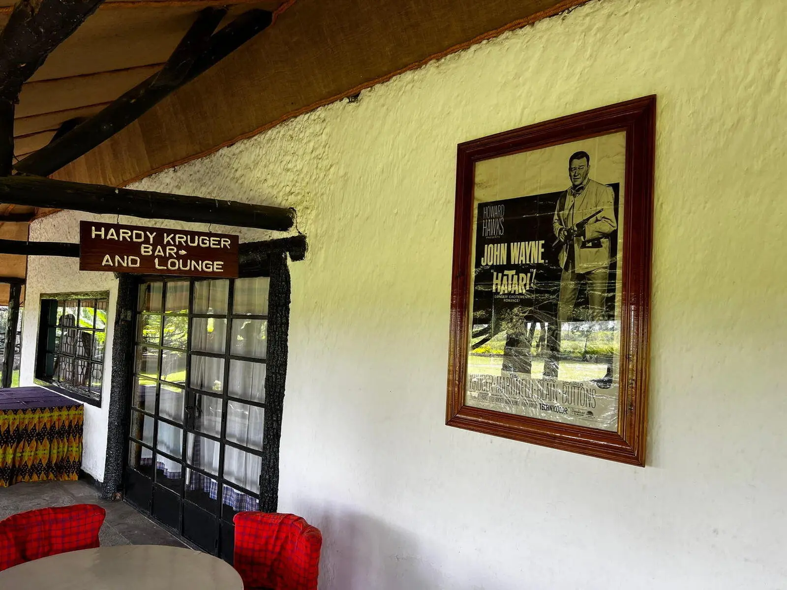 Auf den Spuren von Hardy Krüger - unterwegs im Arusha Nationalpark, wo Filmgeschichte und Naturerlebnis ens werden 