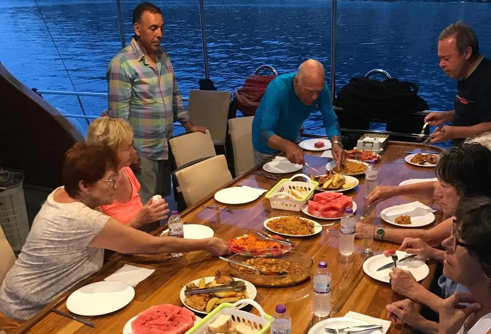 Freuen Sie sich auf gemeinsame Abendessen an Bord