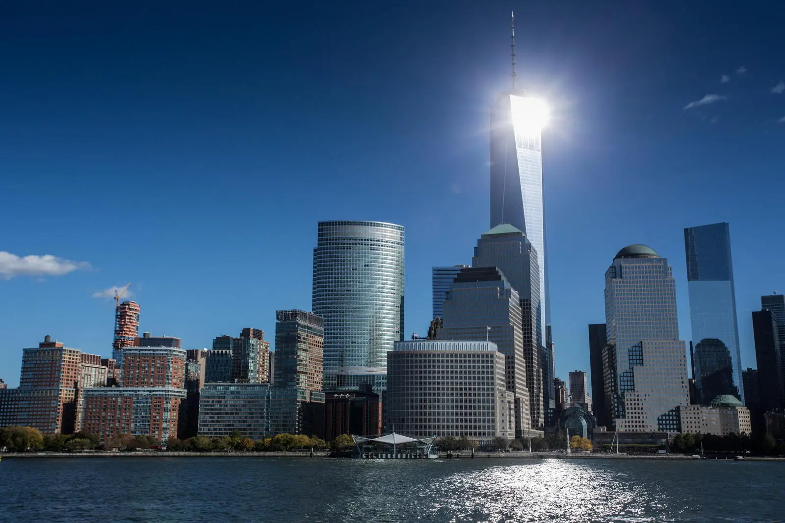 Diesen Blick auf die Wolkenkratzer Manhattens können Sie bei unserer 2 stündigen Manhatten Cruise Bootstour genießen.