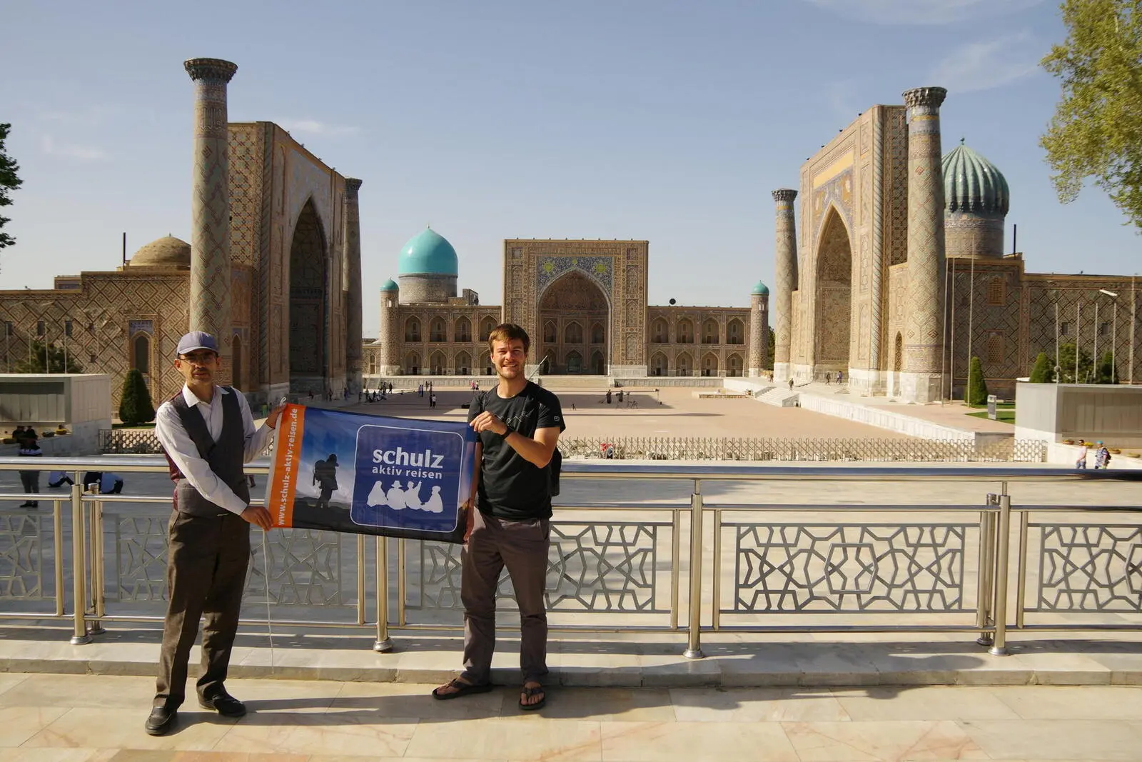 Willkommen am Registanplatz in Samarkand - Startpunkt Ihrer Reise